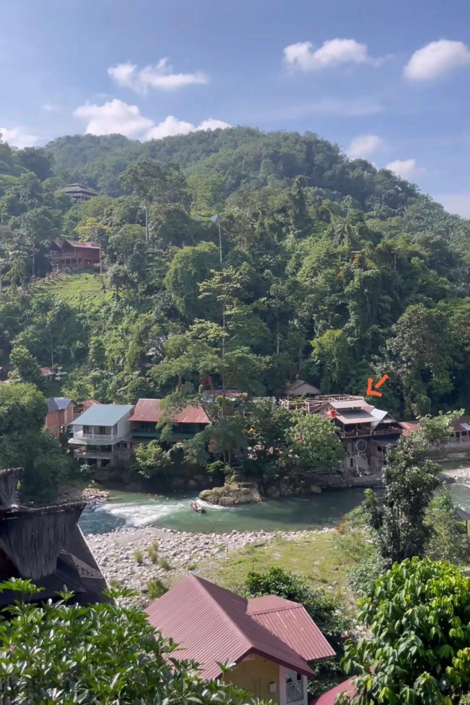 Charlys Little House Hotel Bukit Lawang Bagian luar foto