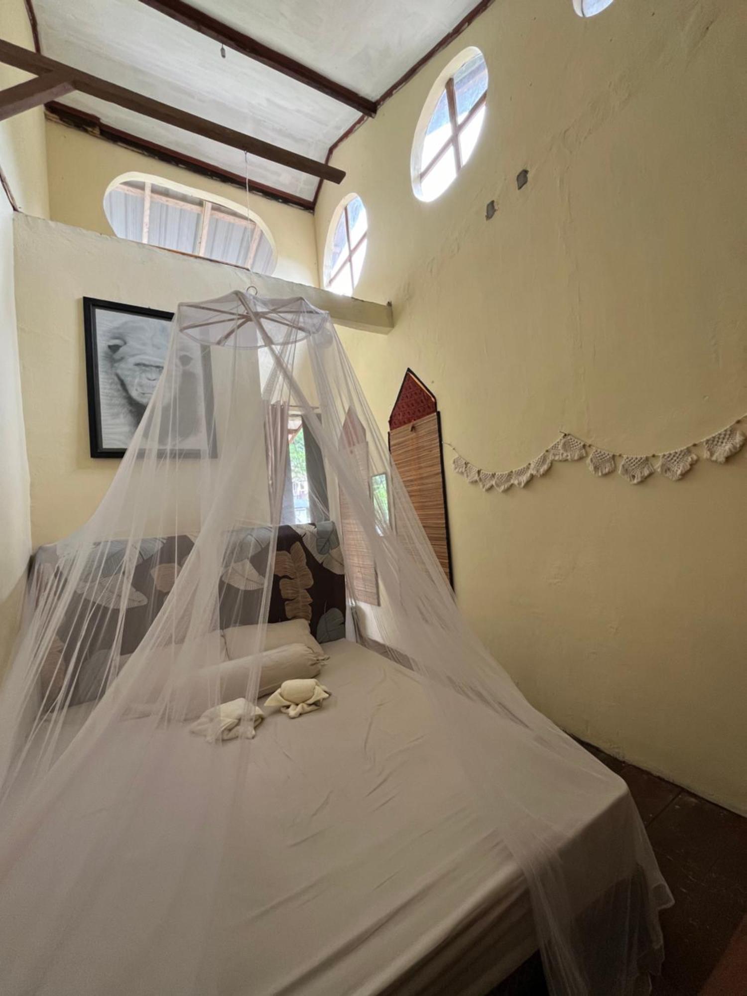 Charlys Little House Hotel Bukit Lawang Bagian luar foto