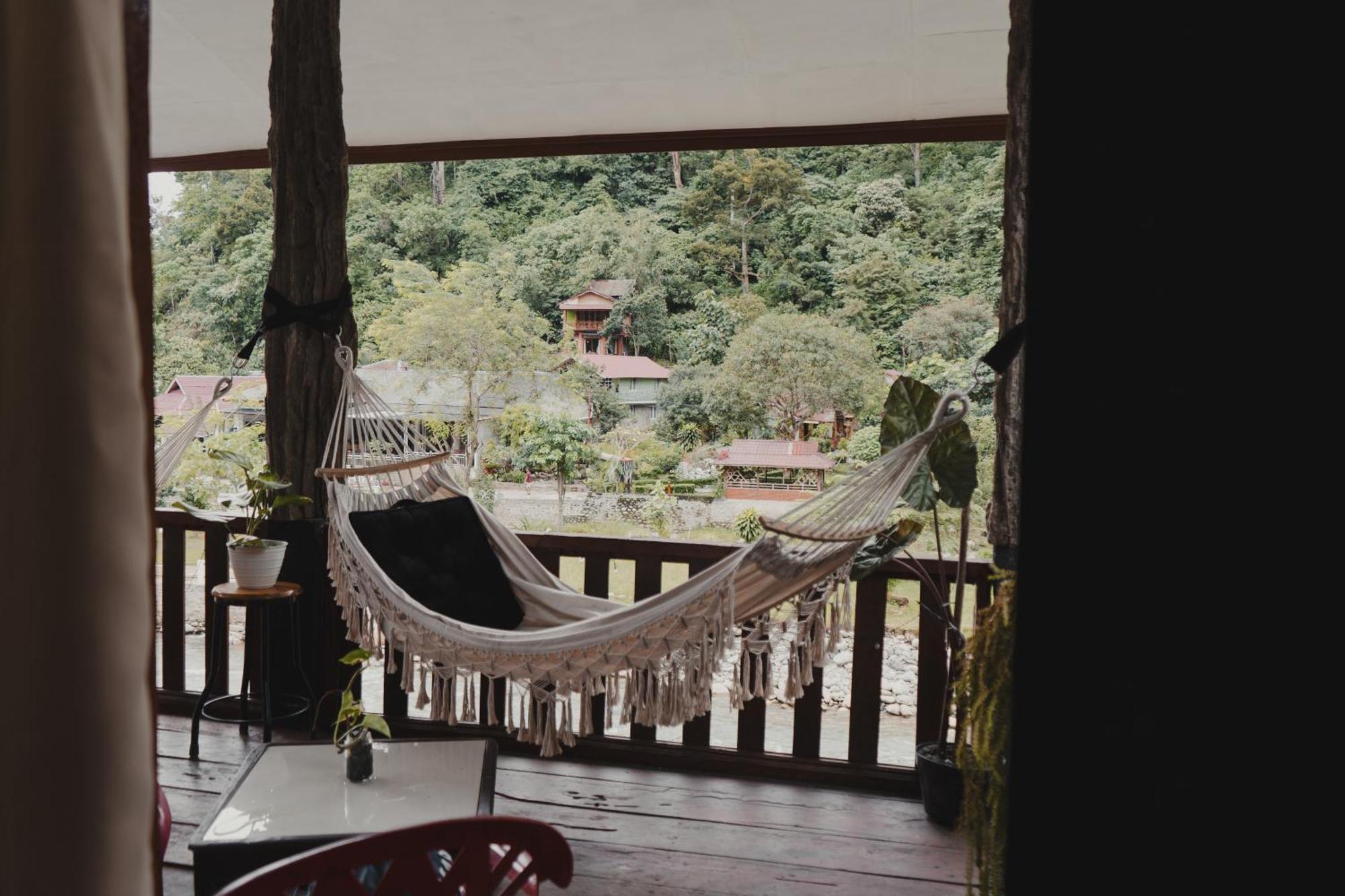Charlys Little House Hotel Bukit Lawang Bagian luar foto