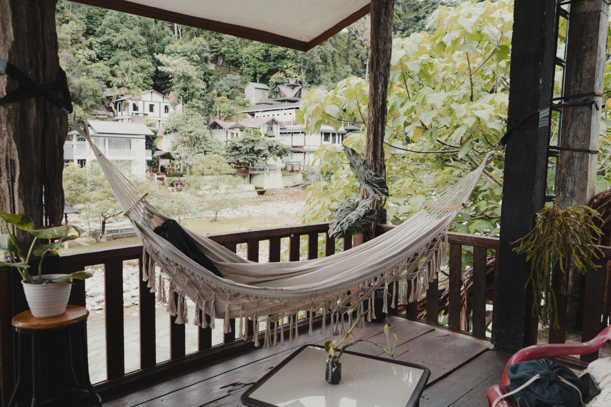 Charlys Little House Hotel Bukit Lawang Bagian luar foto