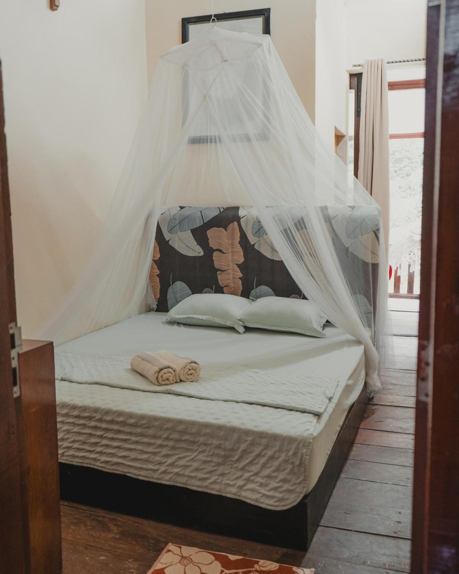 Charlys Little House Hotel Bukit Lawang Bagian luar foto