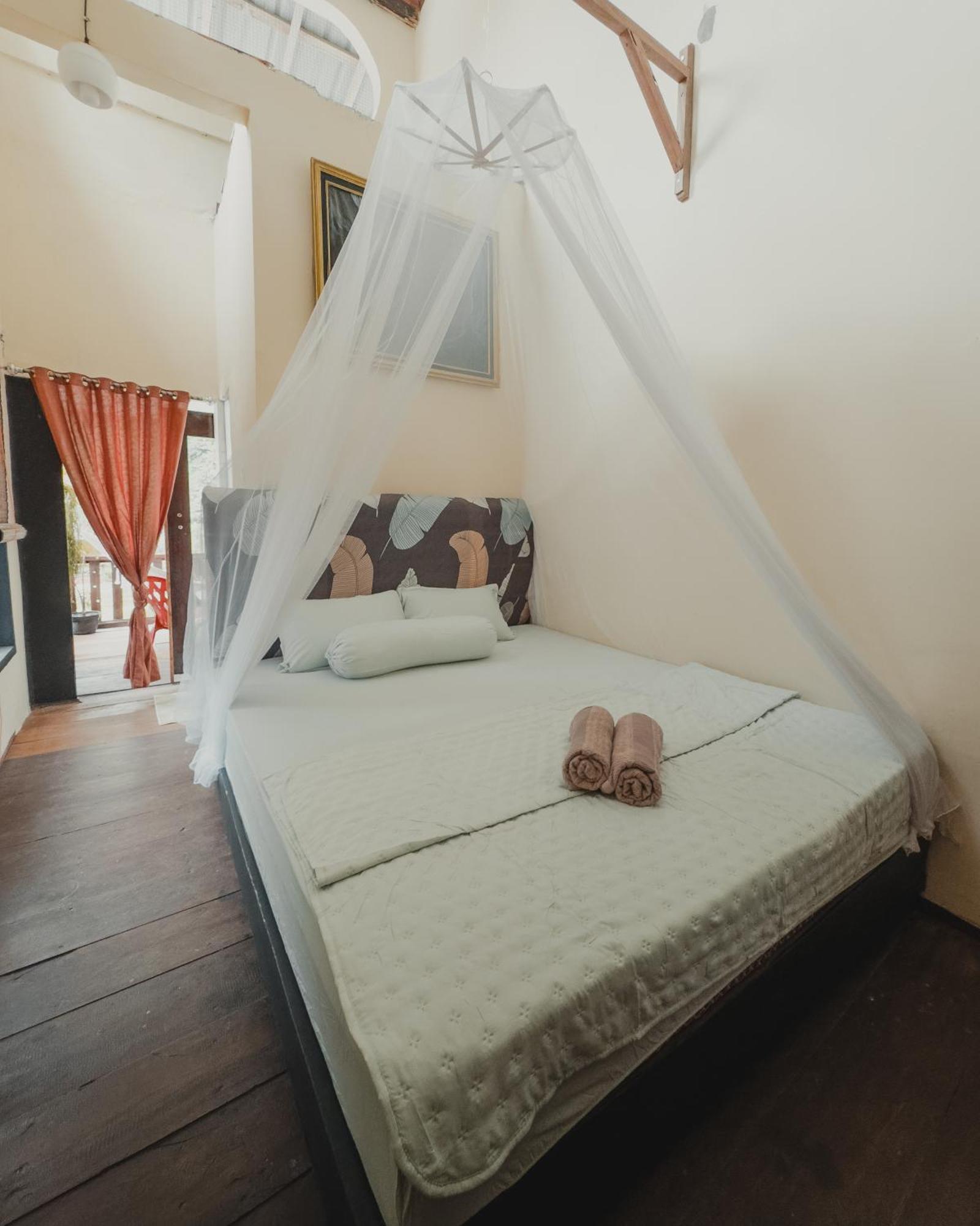 Charlys Little House Hotel Bukit Lawang Bagian luar foto