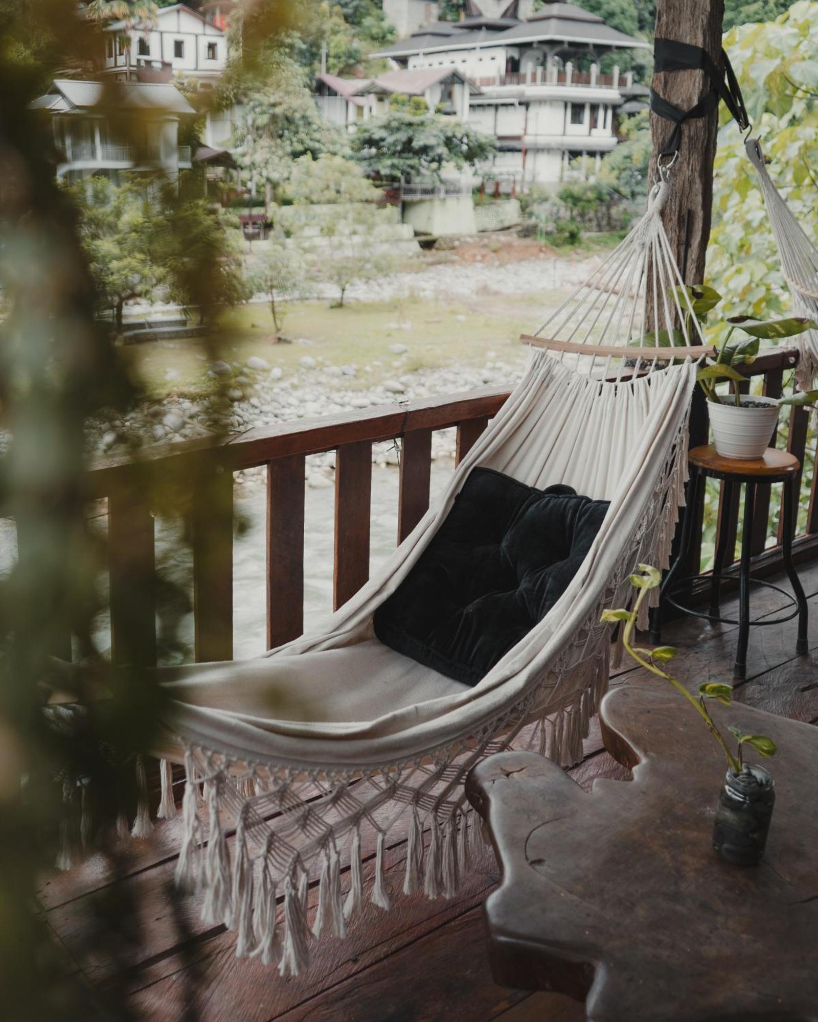 Charlys Little House Hotel Bukit Lawang Bagian luar foto